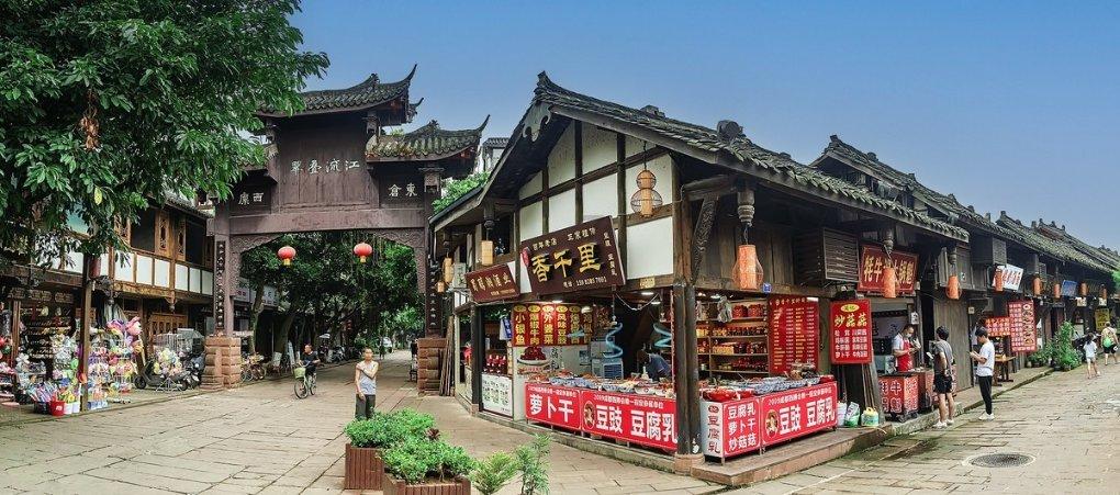 迷路的可爱男孩